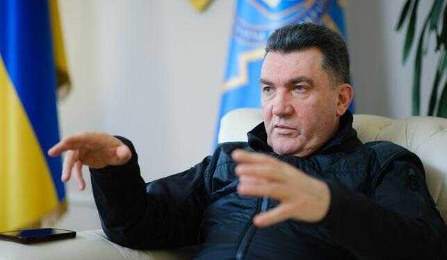 Цілком сучасна ракета. Данилов розповів, чим було знищено С-400 "Тріумф"