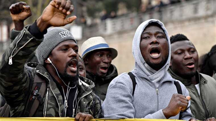 Італія просить допомоги у ЄС через наплив мігрантів