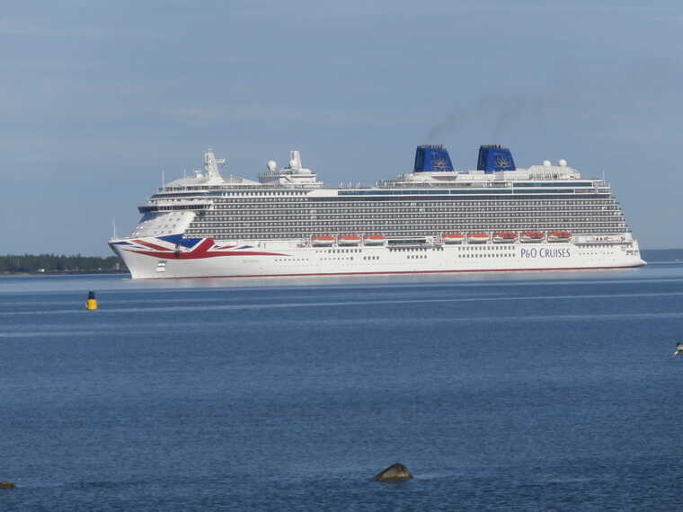 Вблизи Майорки круизный лайнер врезался в нефтяной танкер