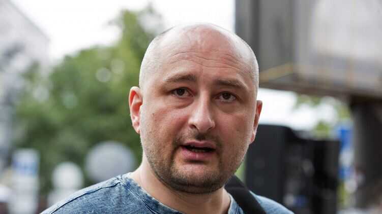 Естонський суд оштрафував Бабченка за чотири кидки по посольству Росії