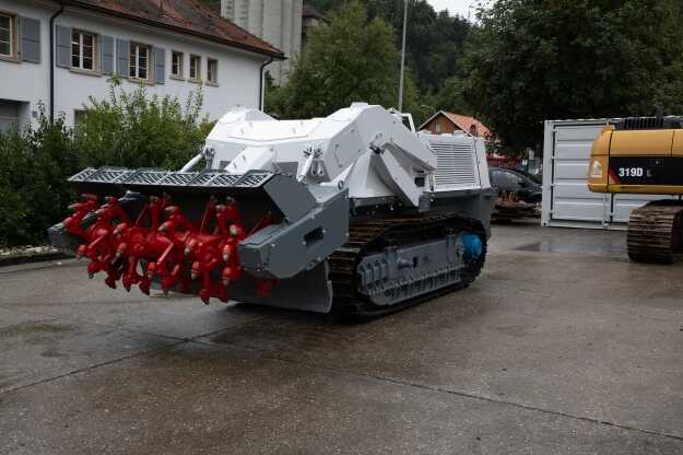 Швейцарія подарує Україні дистанційну машину для розмінування