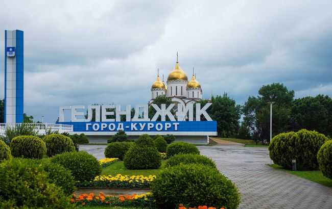 На російському курорті спалахнула масштабна пожежа