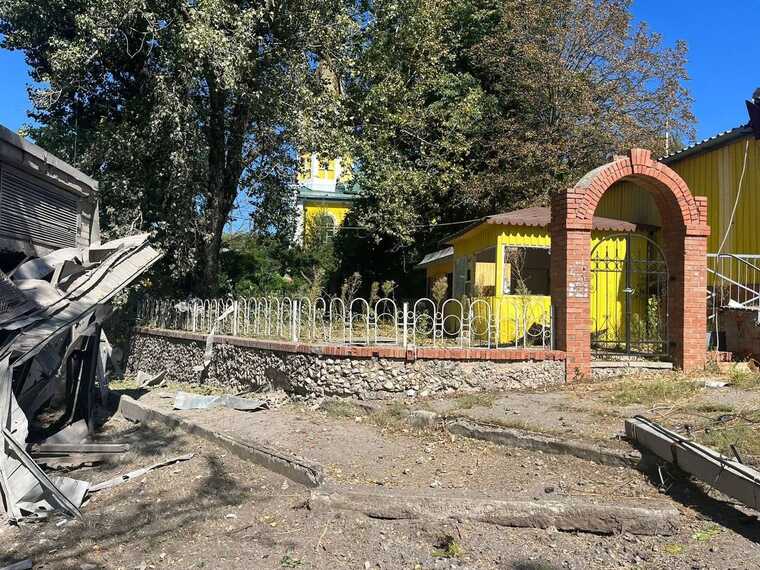 Окупанти обстріляли центр Куп’янська, зруйновано будівлі, одну людину поранено