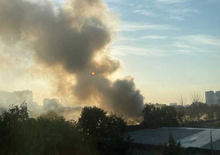 У Москві сталася сильна пожежа, заявляють про "атаку безпілотників"