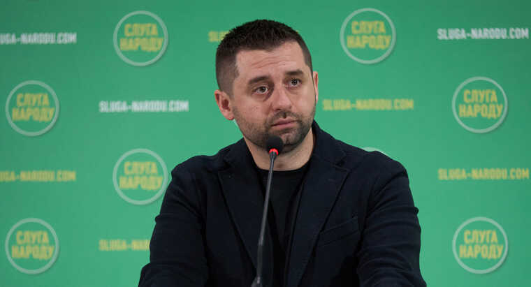 Украина может подать запросы на экстрадицию мужчин, выехавших по фальшивым справкам, – Арахамия