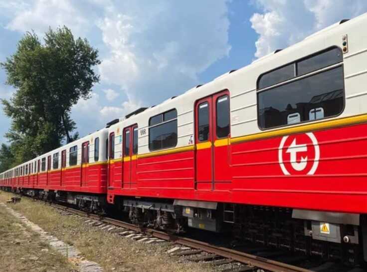 В Киев прибыла очередная партия варшавских вагонов метро