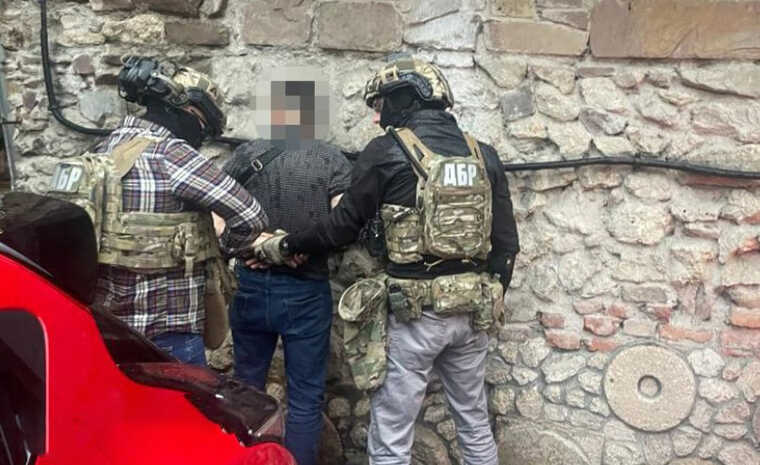 У Тернополі заступник керівника Держпродспоживслужби збирав хабарі в імпортерів квітів