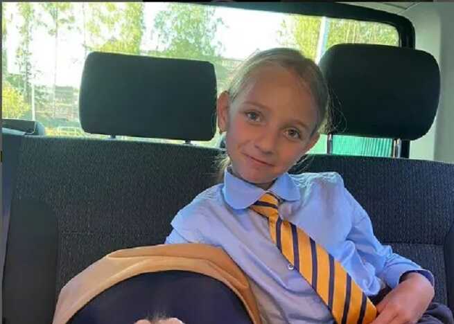 Навка отправила дочь в школу с "украинским флагом"