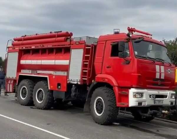 Під Києвом другу добу гасять масштабну пожежу на торф’яниках