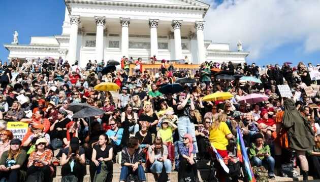 В Хельсинки тысячи человек вышли на демонстрацию против расизма