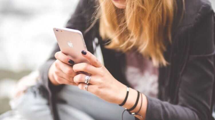 На Тернопільщині юна аферистка виманила у чоловіка 85 тисяч гривень обіцянками зустрічі