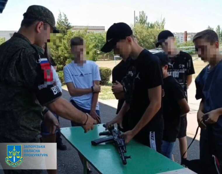 Чотирьом особам, які очолили незаконні дитячі військово-політичні рухи в окупованому Мелітополі, повідомлено про підозру