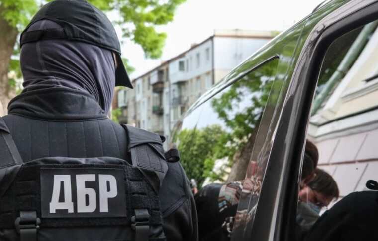 ДБР викрило схему за участі військових: Продавали в Інтернеті одяг та амуніцію ЗСУ