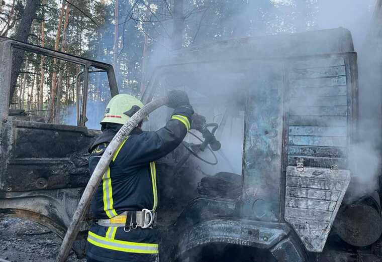 Атака на Київщину: рятувальники ліквідували наслідки ворожих обстрілів