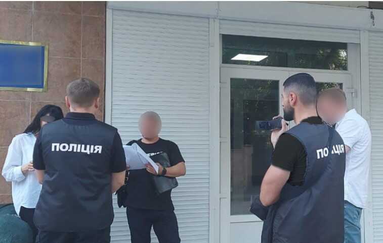 У Запоріжжі керівника військкомату викрили на підробці документів