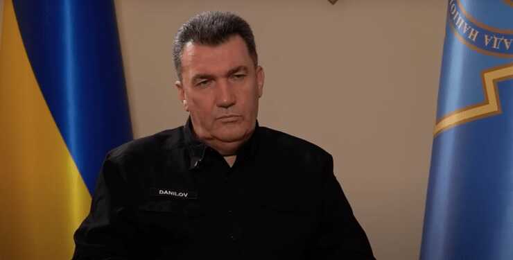 Сумасшедший сосед будет пытаться создать проблемы: Данилов призвал готовиться к зиме