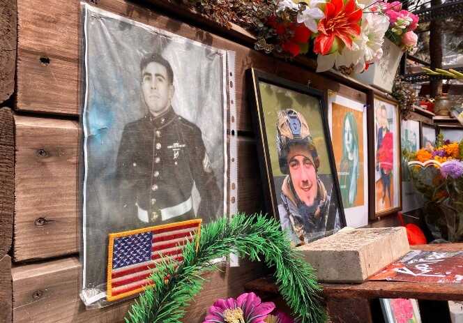 На місці ракетного удару по кафе у Краматорську з’явився меморіал