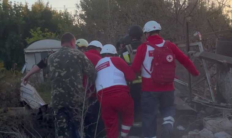 Ракетный удар по Сумам: пострадали два человека, их достали из-под завалов