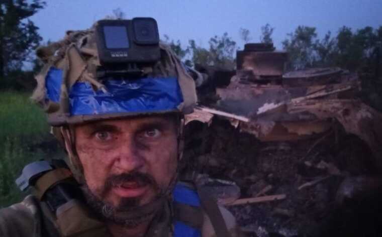 Олег Сенцов получил очередную контузию и показал пулю из бронежилета