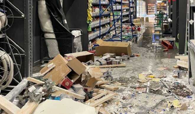 Оккупанты из "Градов" и артиллерии обстреляли магазин в Никополе: пострадали три человека