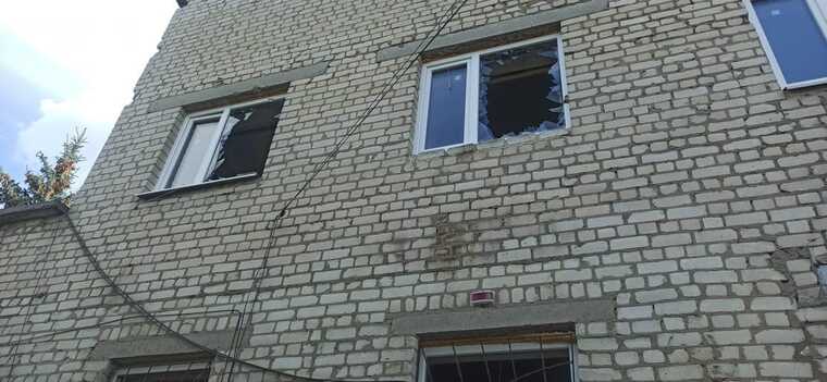 Ворог завдав удару по центру Вовчанська, зруйнована адмінбудівля