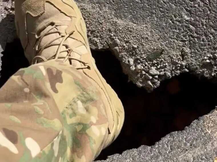 Під Києвом на нещодавно відремонтованій дорозі утворився провал