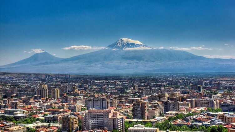 В Єревані почалися масові акції проти Пашиняна: "Нікол - зрадник"