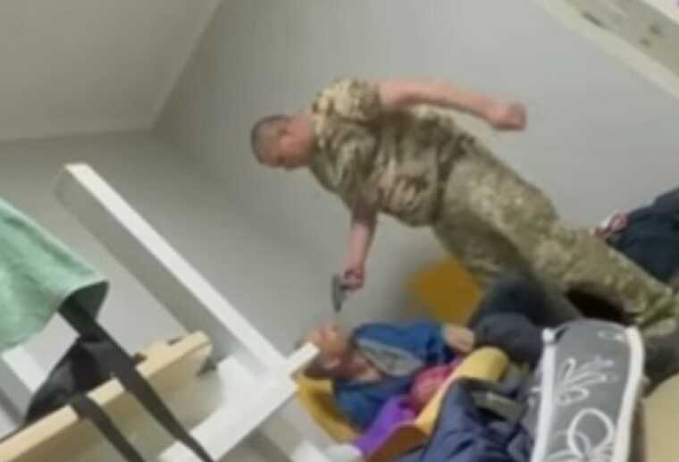 Катували двох чоловіків: співробітникам ТЦК Самбора повідомили про підозру, — ГБР