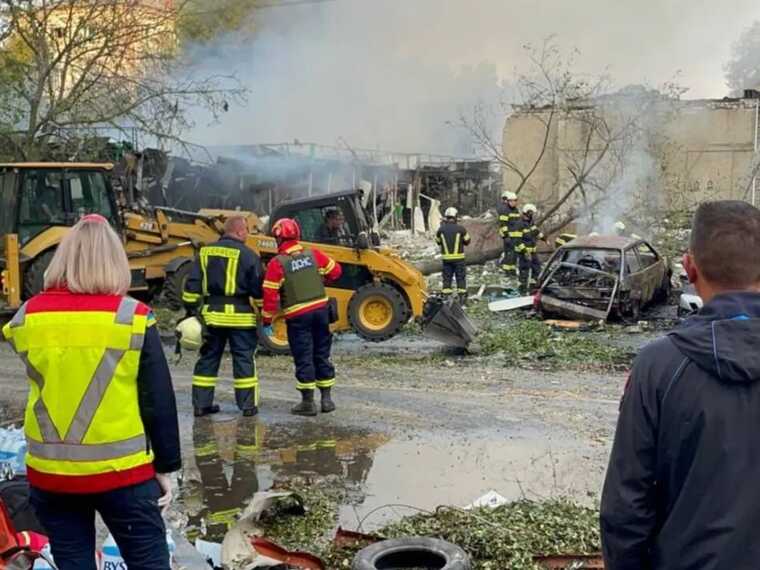Момент ракетної атаки на Черкаси потрапив на відео: після вибуху спалахнула пожежа
