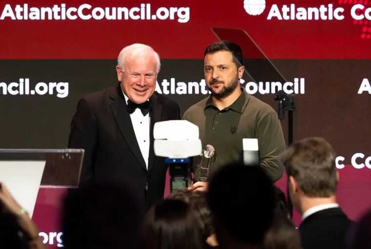 Зеленському у США вручили премію Atlantic Council Global Citizen Awards