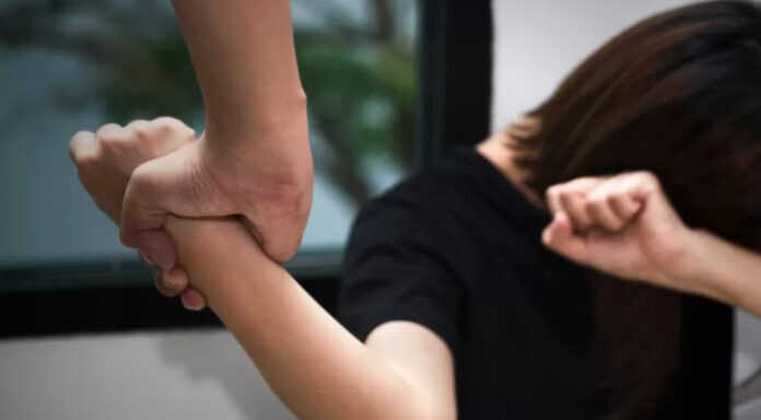 У Дніпрі чоловік декілька років ґвалтував малолітню доньку