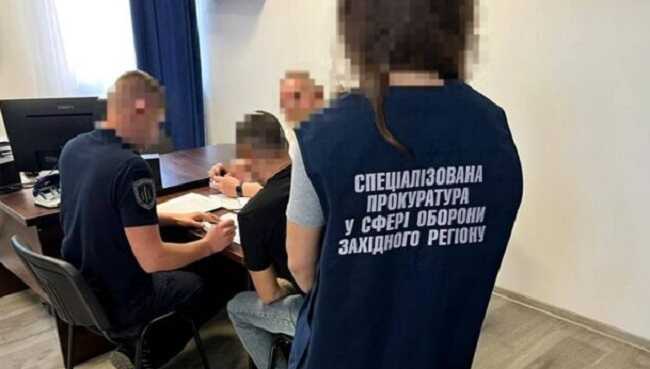 Через недбалість незаконно виплатив підлеглій пів мільйона гривень бюджетних коштів – на Рівненщині підозрюють замкомандира батальйону