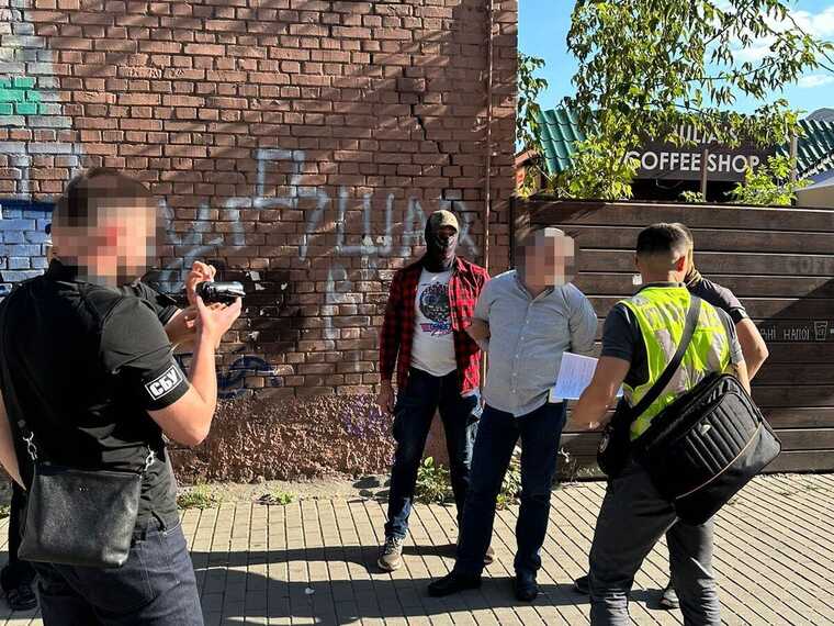 Обіцяв за хабар саботувати судові засідання: у Києві затримали начальника юрвідділу держустанови