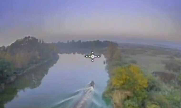 Українські бійці дроном знищили ворожий катер з екіпажем на південному напрямку