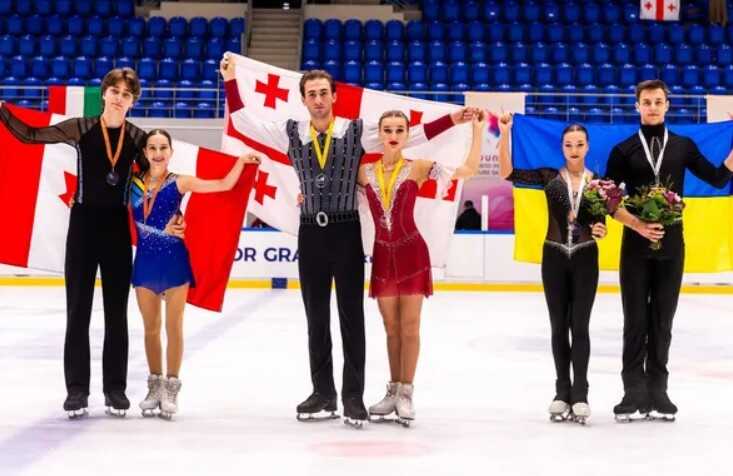 Українські фігуристи погребували торкатися російських грузинів, проігнорувавши їх на нагородженні