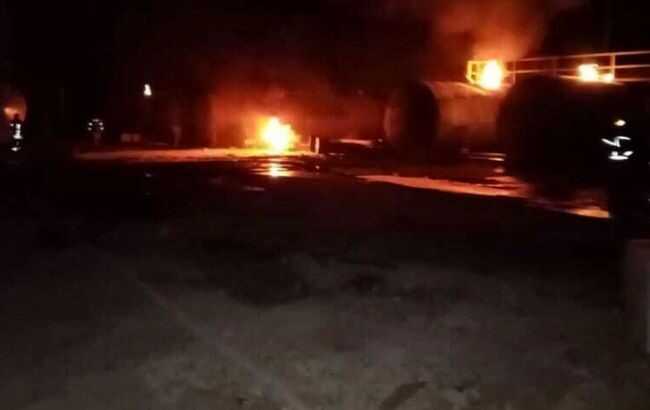 Під російським Оренбургом згоріли цистерни з пальним
