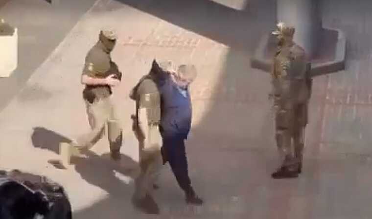 З’явилося відео Коломойського у кайданах