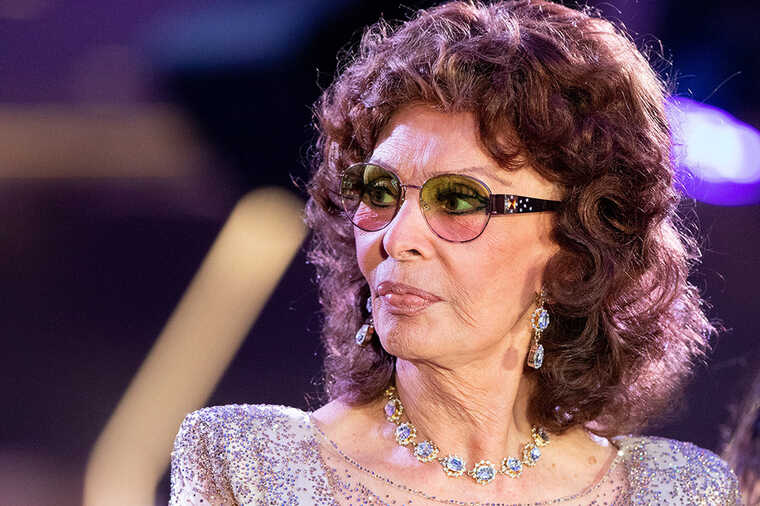 89-річну Софі Лорен забрали до лікарні та екстрено прооперували