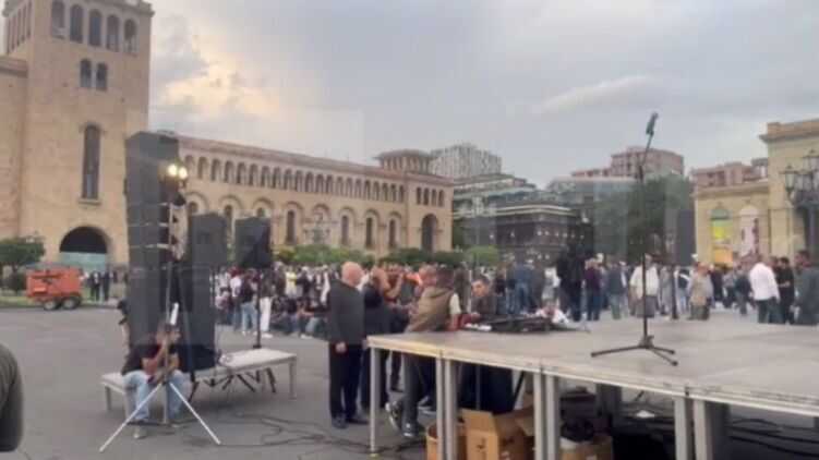 У Єревані опозиція визначила останній день, коли прем’єр Вірменії має піти у відставку