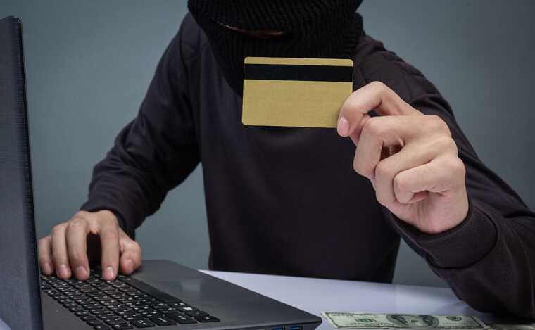 Мошенники "разводят" украинцев, представляясь работодателями: озвучено 11 схем