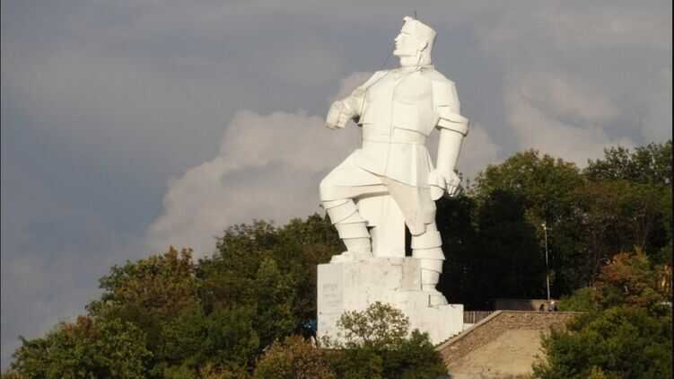 У Святогірську Донецької області хочуть перейменувати пам’ятник радянському революціонеру Артему