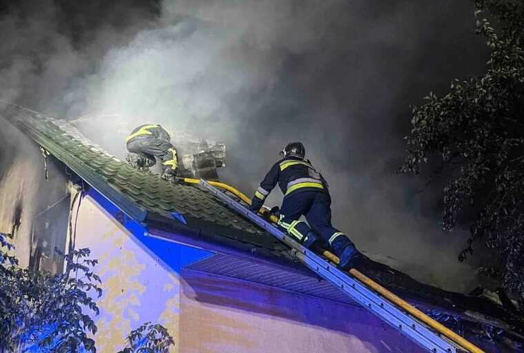 На Київщині вночі горів приватний будинок: є постраждалі