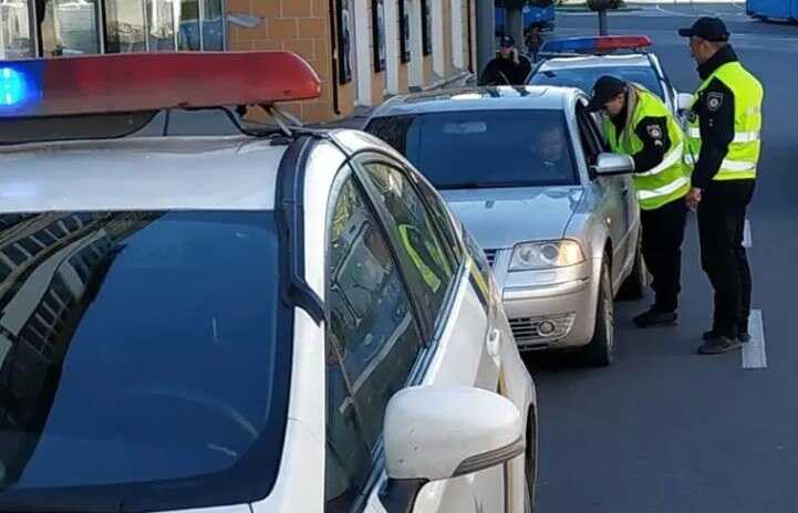 В Украине впервые наказали полицейских за безосновательное обвинение водителя