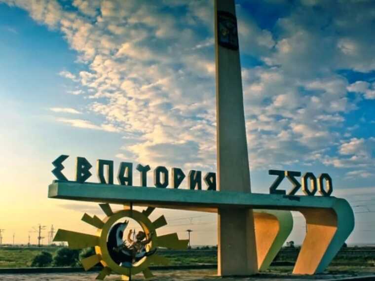 Боятся высадки десанта ВСУ: оккупанты обустроили огневые позиции на пляжах Евпатории