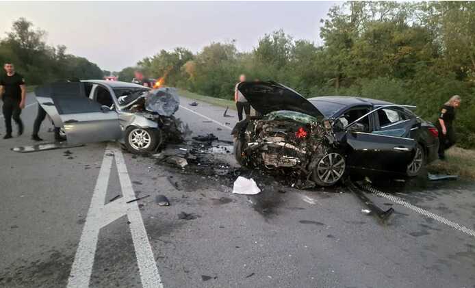 Під Запоріжжям четверо людей загинули у ДТП через зіткнення BMW і Nissan