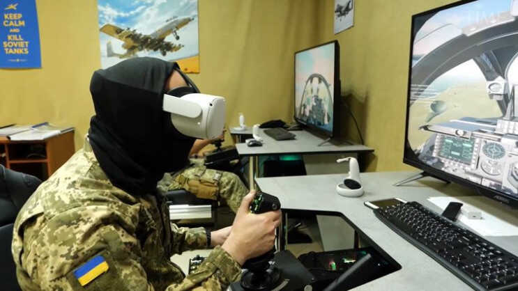 Ігнат розповів, на якому етапі навчання пілотів на F-16: "Уже літають на авіатренажерах"