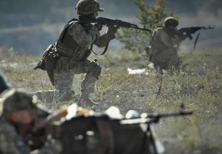 Українські воїни знищують танки окупантів