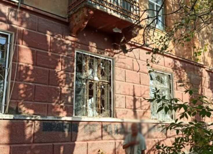 Окупанти зранку обстріляли Херсон: поранено комунальників