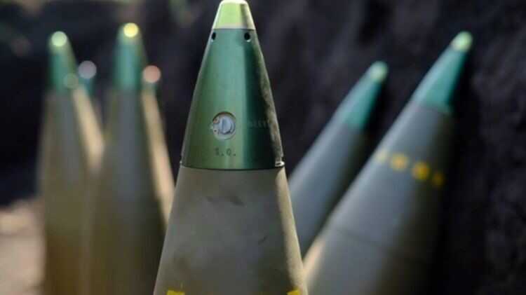 Сім країн Євросоюзу замовили артилерійські снаряди для України - Reuters