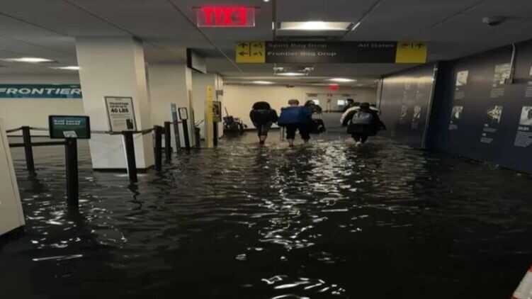 После проливных дождей в Нью-Йорке началось сильное наводнение